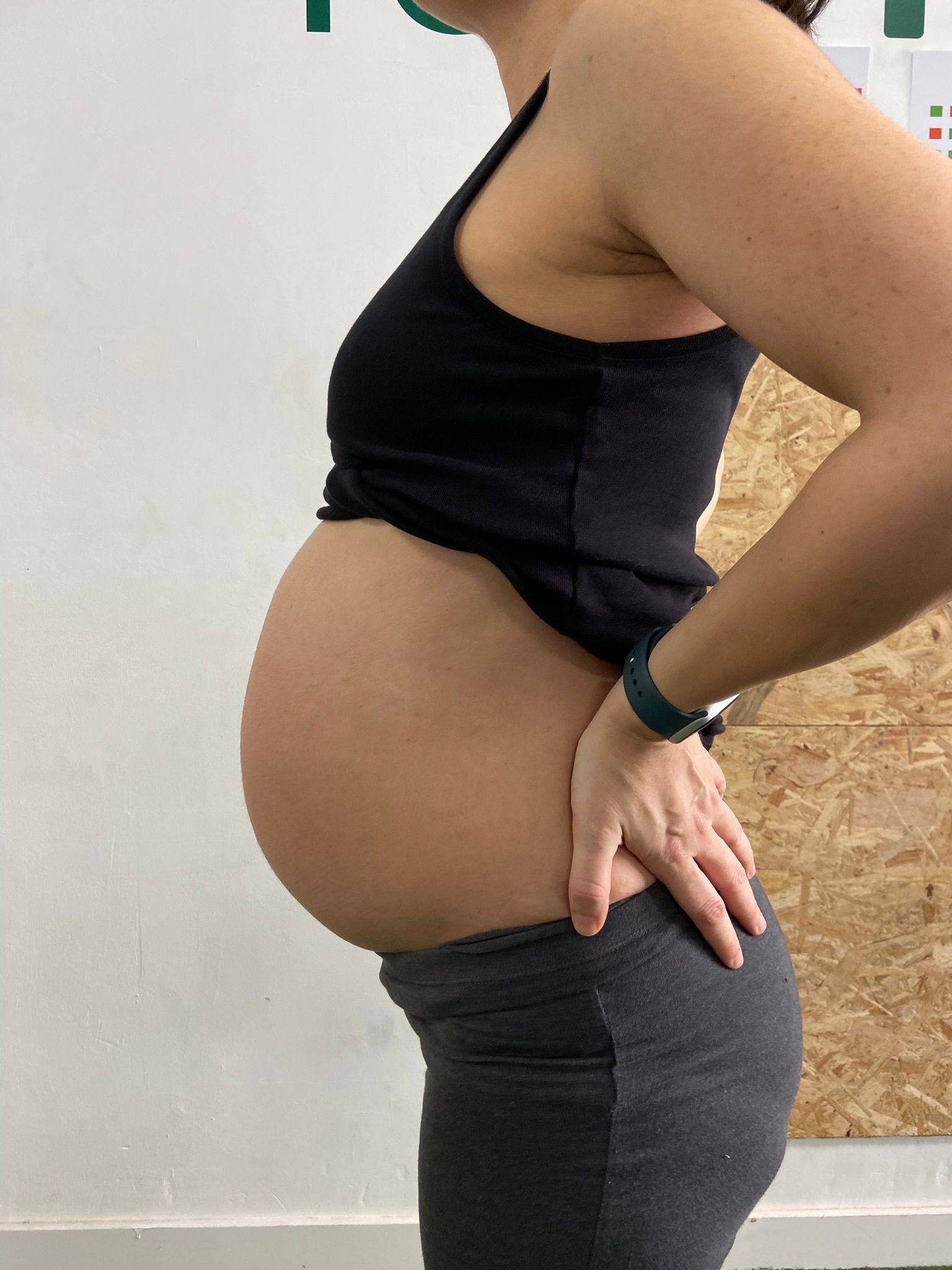 Sesión prenatal con paciente embarazada